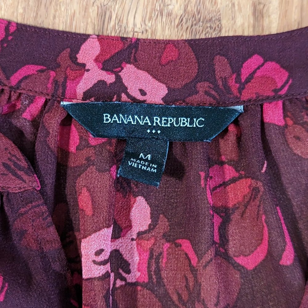 Banana Republic Factory Sheer Red Floral Blouse Size Medium - Picture 9 of 10